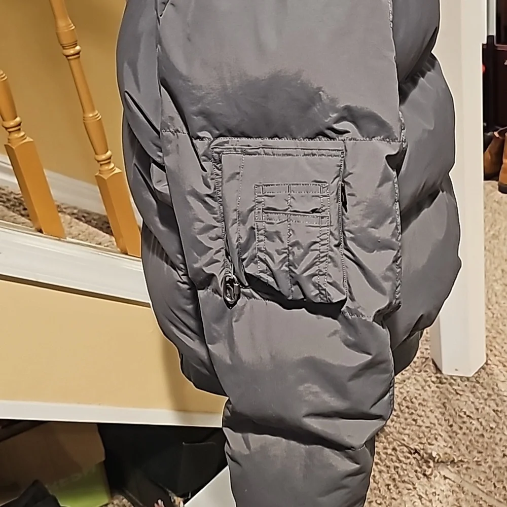 UNISEX gray puffer coat....size XL... LIKE NEW!! ALPHA INDUSTRIES. - Picture 4 of 8